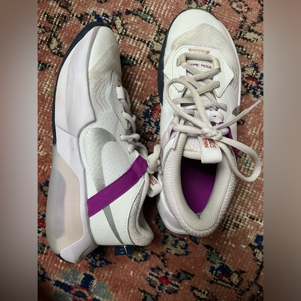 Nike zoom crossover basketball shoe size 3Y
